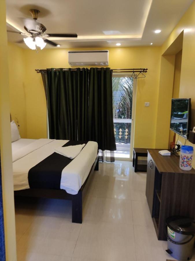 Adam'S Beach Resort By Banda Trips Baga Esterno foto