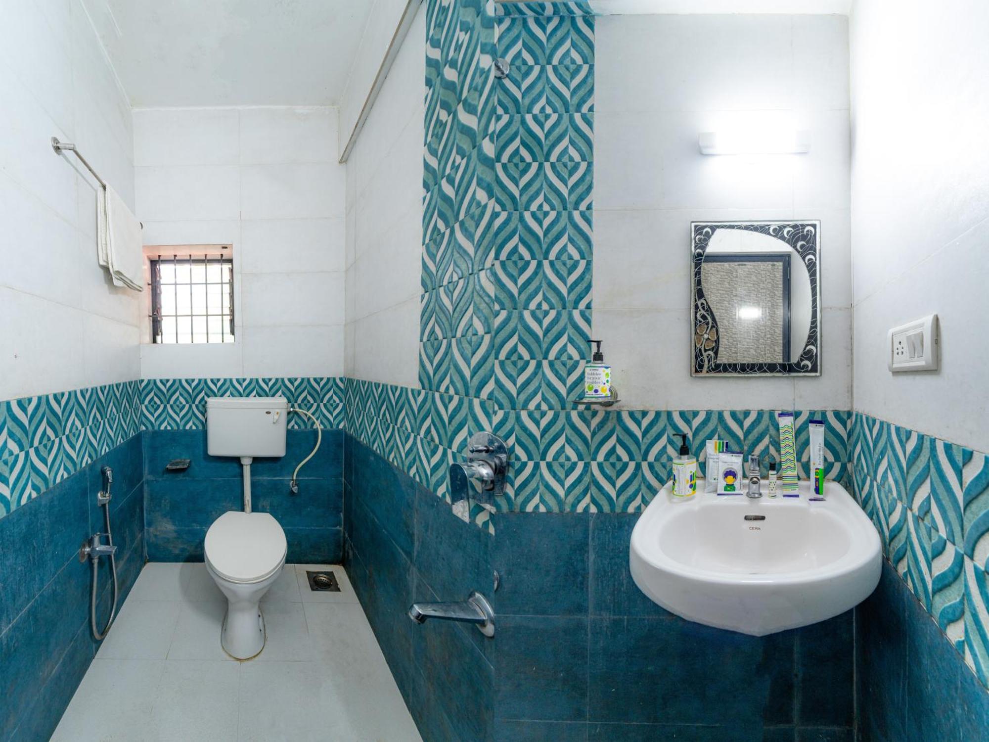 Adam'S Beach Resort By Banda Trips Baga Esterno foto