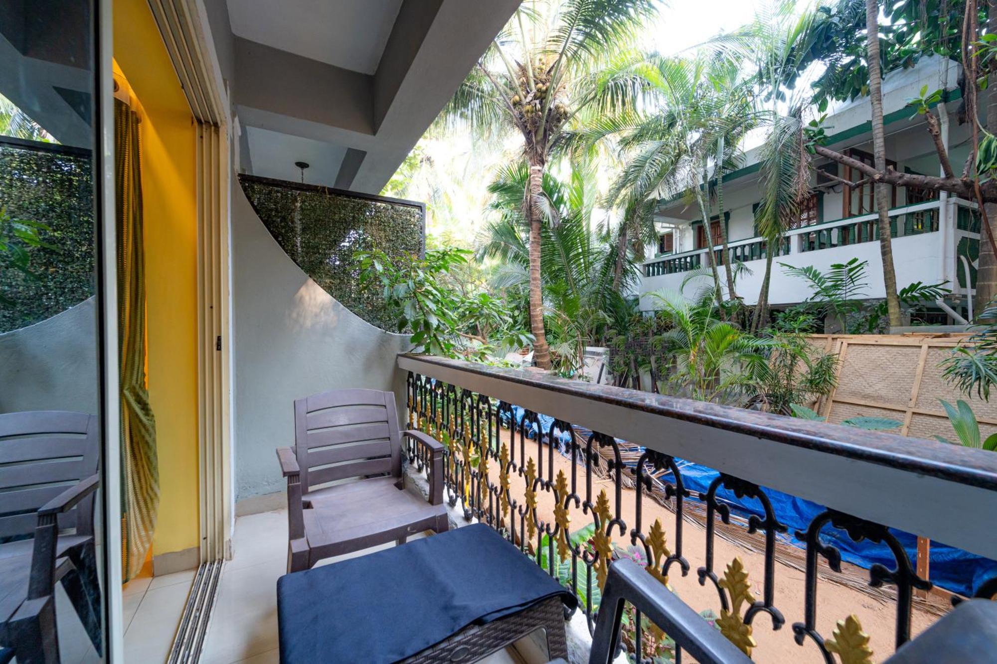 Adam'S Beach Resort By Banda Trips Baga Esterno foto