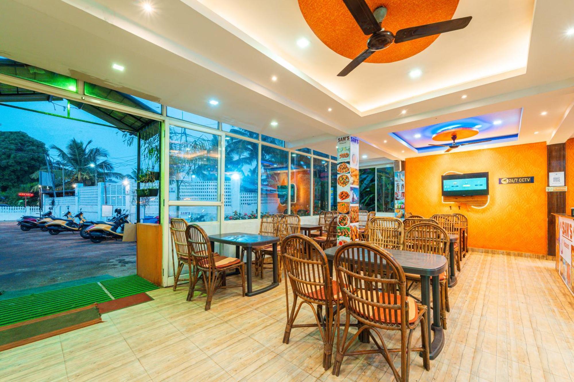Adam'S Beach Resort By Banda Trips Baga Esterno foto