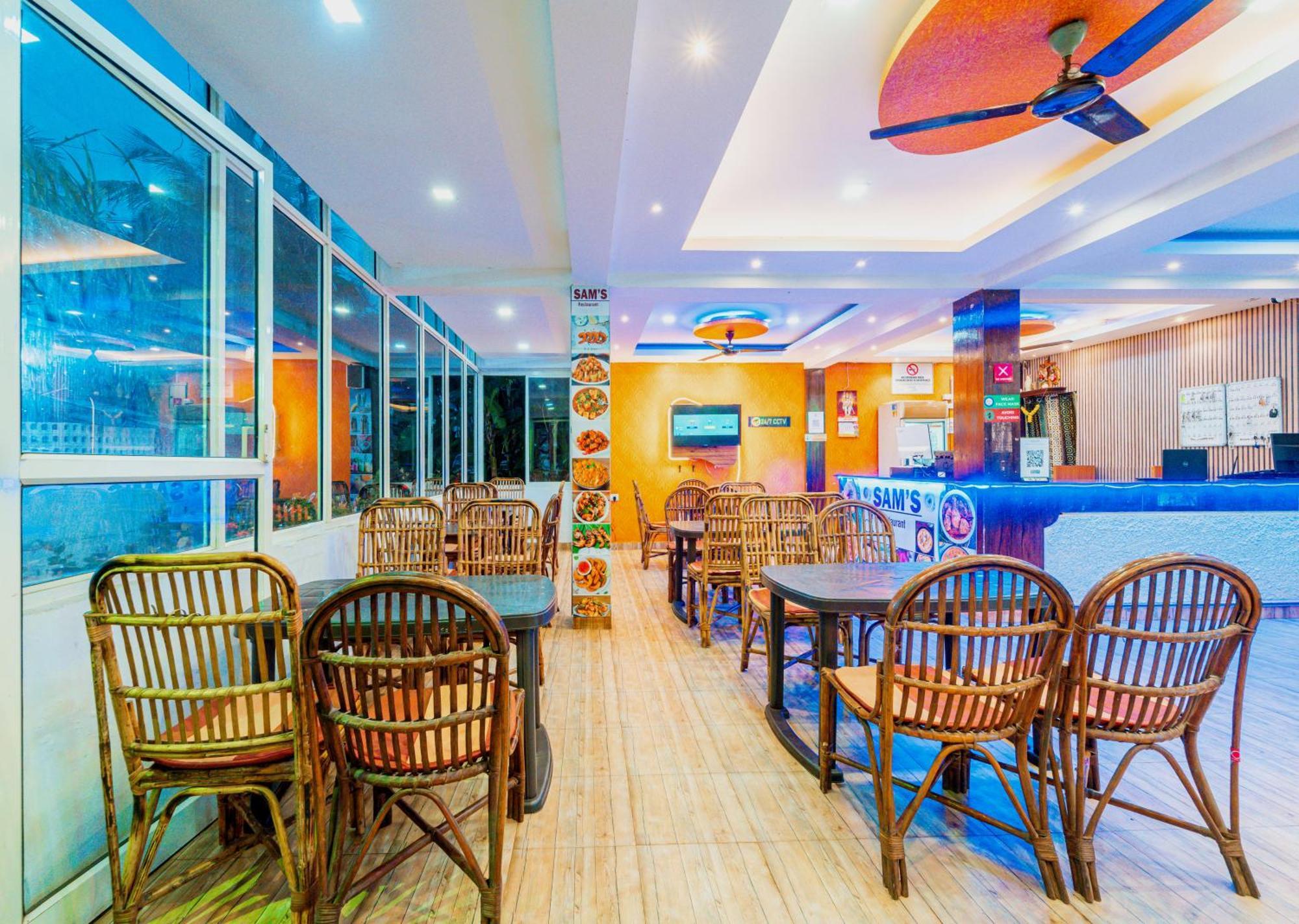 Adam'S Beach Resort By Banda Trips Baga Esterno foto